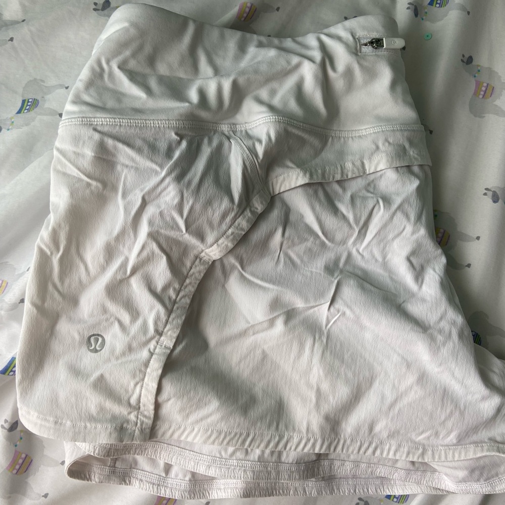 Sz 14 white Lululemon shorts